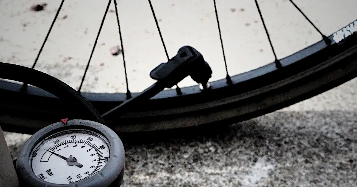 自転車のタイヤの寿命は？消耗チェック方法と寿命を伸ばすコツのサムネイル