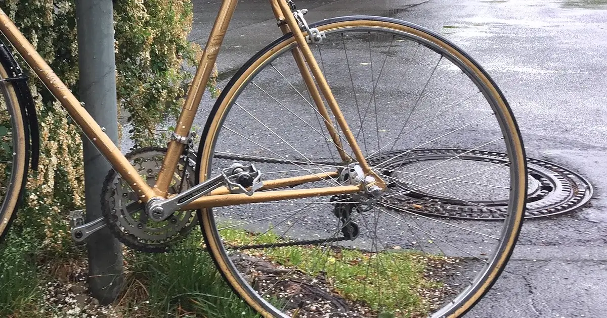 ロードバイクで雨の日に走る時のタイヤ選びのサムネイル